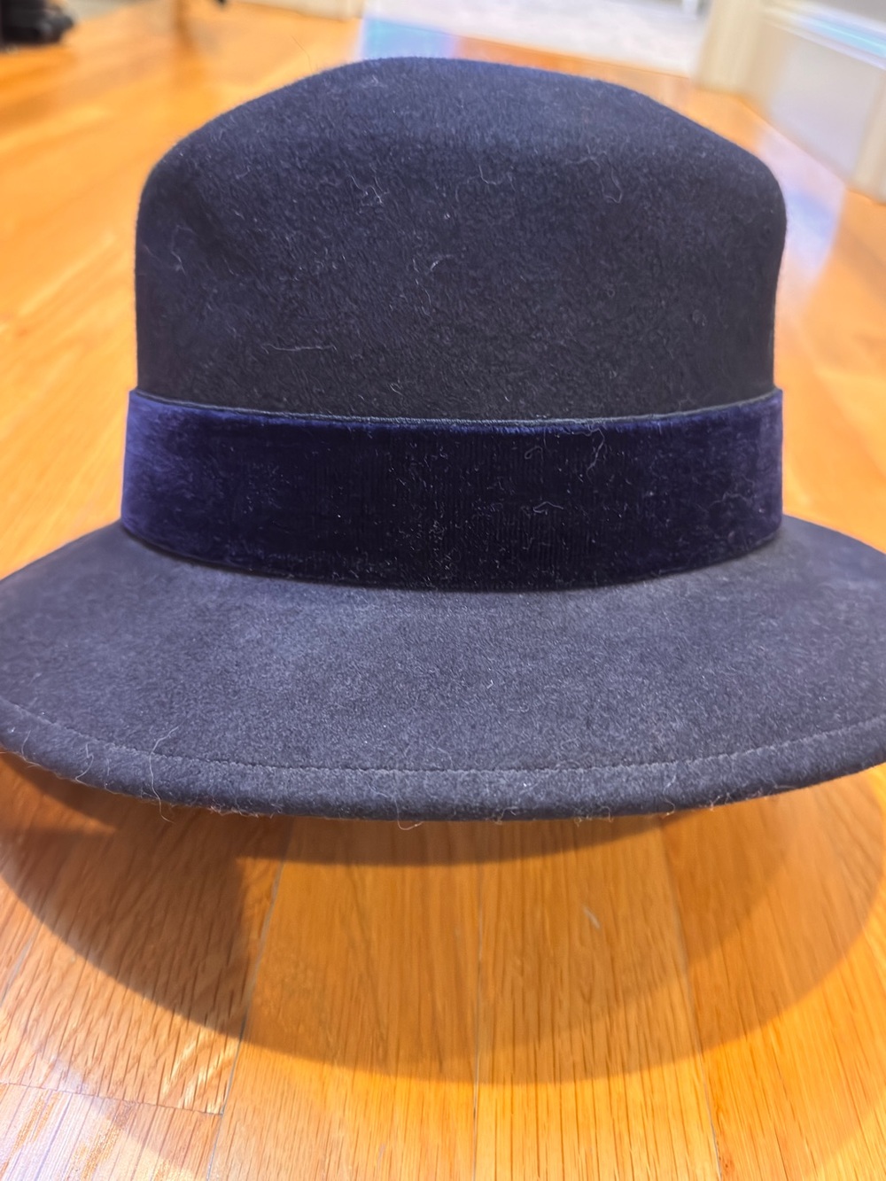 Nwt Vintage Daniele Meucci  Deep blue wool bowler cloche hat, beautifully crafte